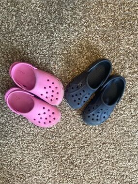 CROCS Kids Classic Clogs in Pink and Navy